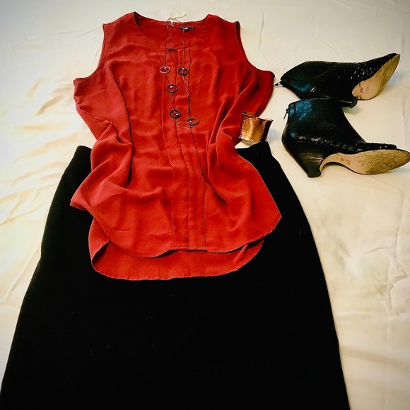Vince Camuto Tops - Vince Camuto high-low top.